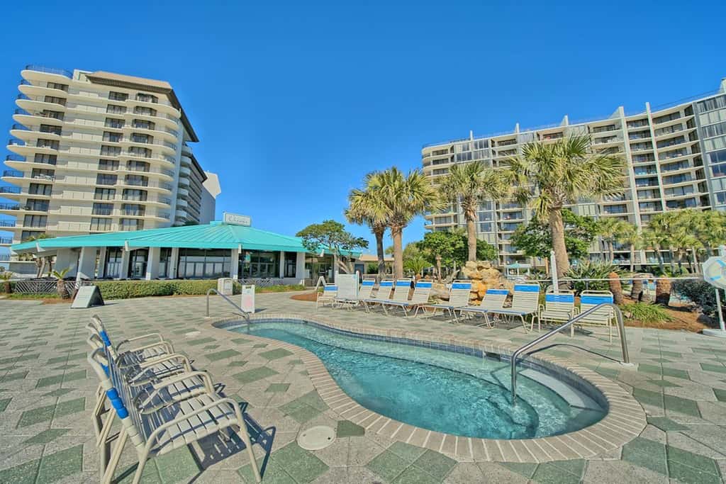 Golf lovers condo with golf, 11 pools, hot tubs, gym, tennis, pickleball, W&D