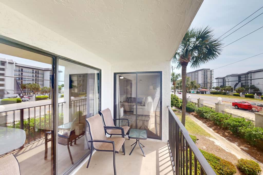 Golf lovers condo with golf, 11 pools, hot tubs, gym, tennis, pickleball, W&D