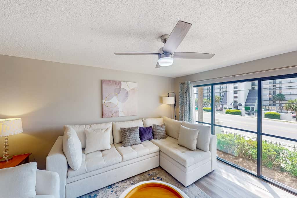 Golf lovers condo with golf, 11 pools, hot tubs, gym, tennis, pickleball, W&D