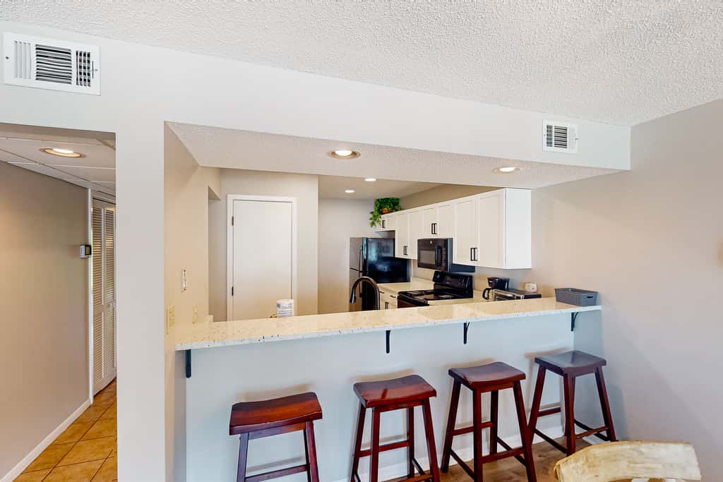 Golf lovers condo with golf, 11 pools, hot tubs, gym, tennis, pickleball, W&D