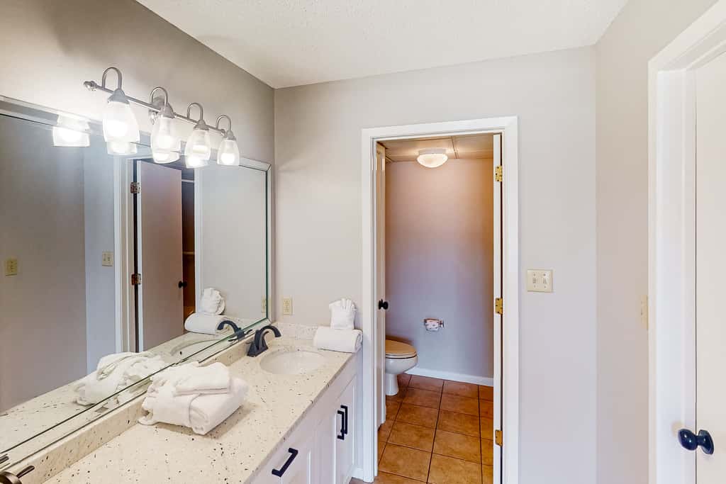 Golf lovers condo with golf, 11 pools, hot tubs, gym, tennis, pickleball, W&D