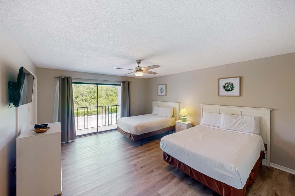 Golf lovers condo with golf, 11 pools, hot tubs, gym, tennis, pickleball, W&D
