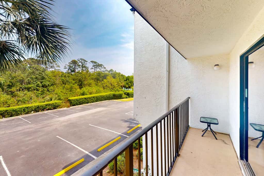 Golf lovers condo with golf, 11 pools, hot tubs, gym, tennis, pickleball, W&D