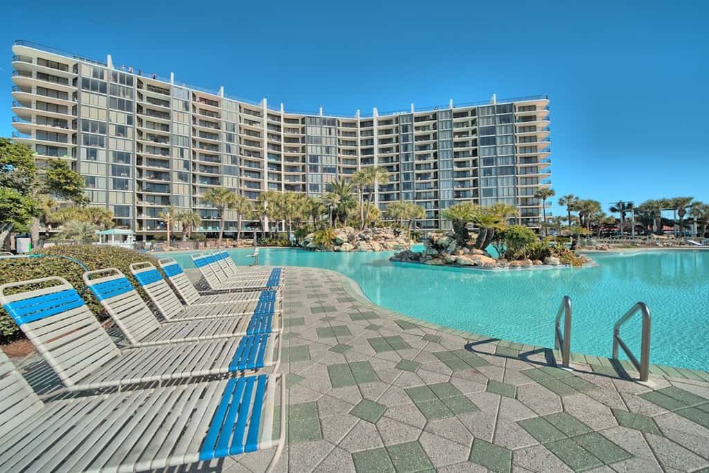 Golf lovers condo with golf, 11 pools, hot tubs, gym, tennis, pickleball, W&D
