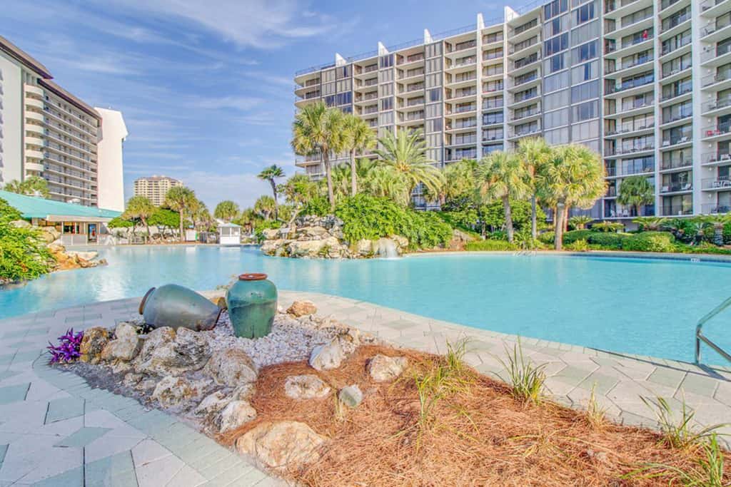 Golf lovers condo with golf, 11 pools, hot tubs, gym, tennis, pickleball, W&D
