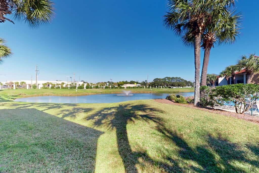 Golf lovers condo with golf, 11 pools, hot tubs, gym, tennis, pickleball, W&D