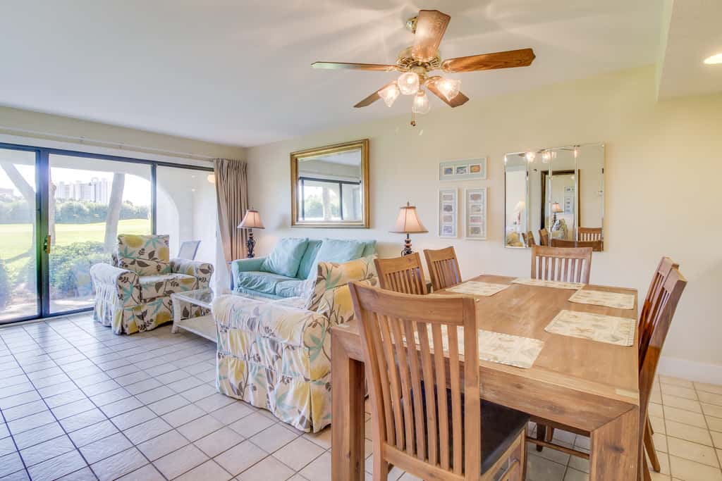 Golf lover's getaway with golf on-site, tennis, pool & hot tub