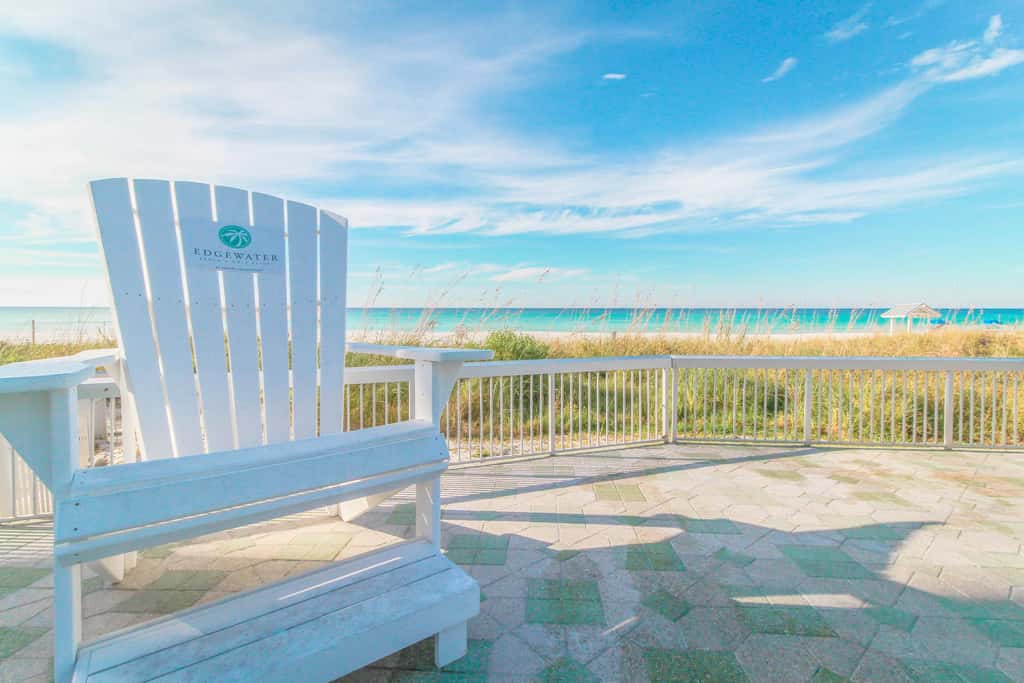 Golf lover's getaway with golf on-site, tennis, pool & hot tub