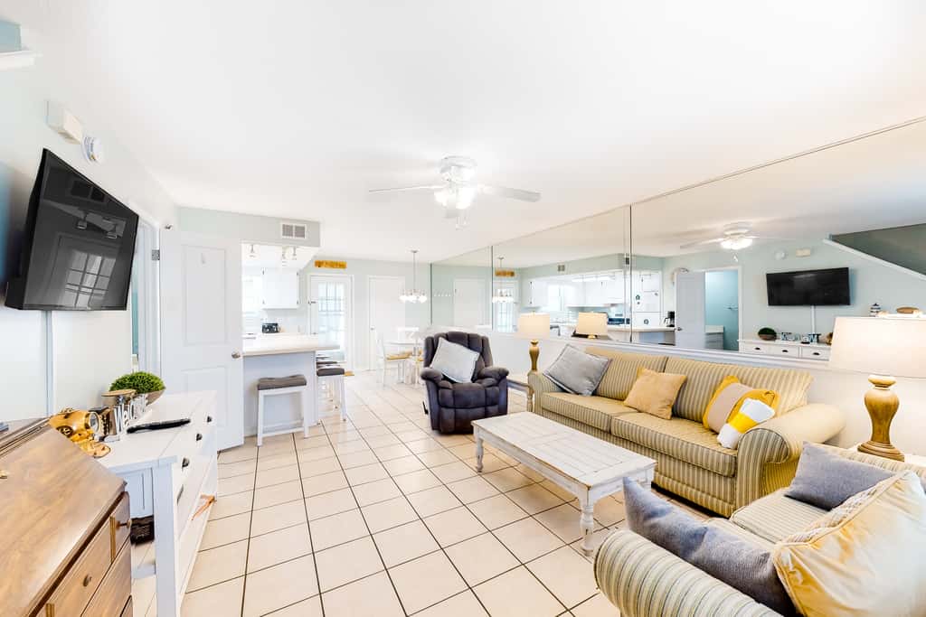 Bright Townhouse with Private Beach Access, Shared Pools, & Central AC