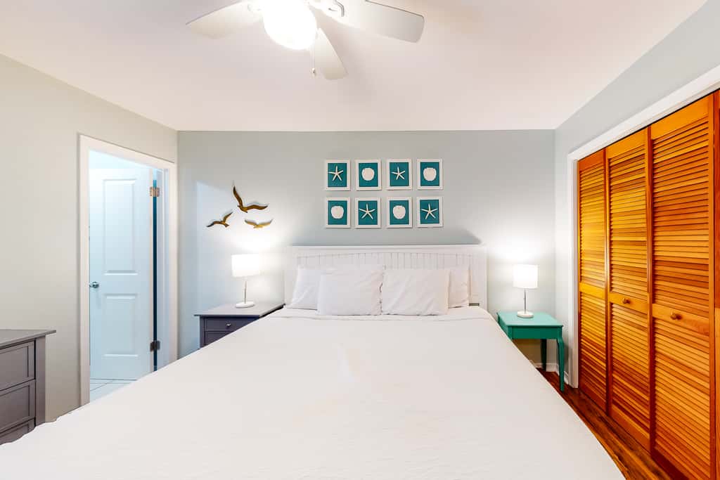 Bright Townhouse with Private Beach Access, Shared Pools, & Central AC