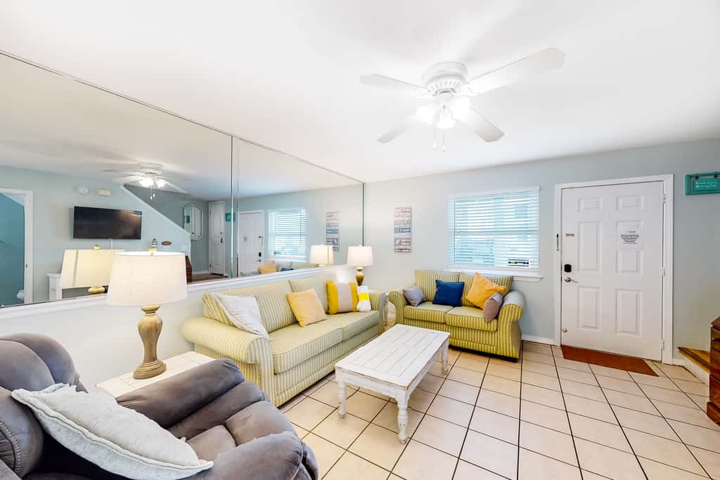 Bright Townhouse with Private Beach Access, Shared Pools, & Central AC