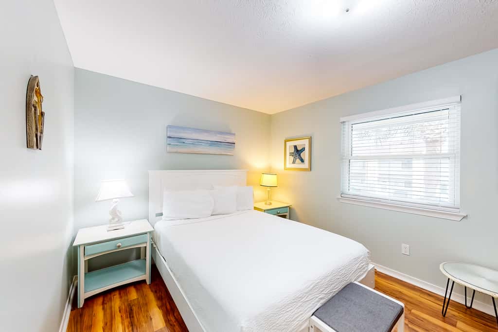 Bright Townhouse with Private Beach Access, Shared Pools, & Central AC