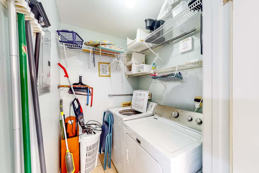 Bright Townhouse with Private Beach Access, Shared Pools, & Central AC