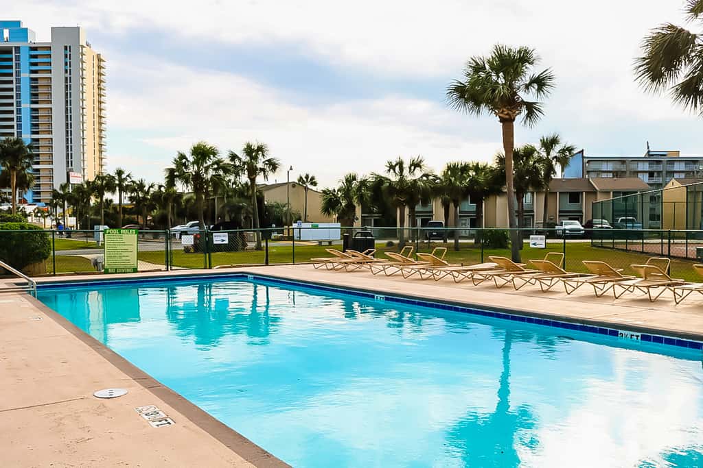 Bright Townhouse with Private Beach Access, Shared Pools, & Central AC