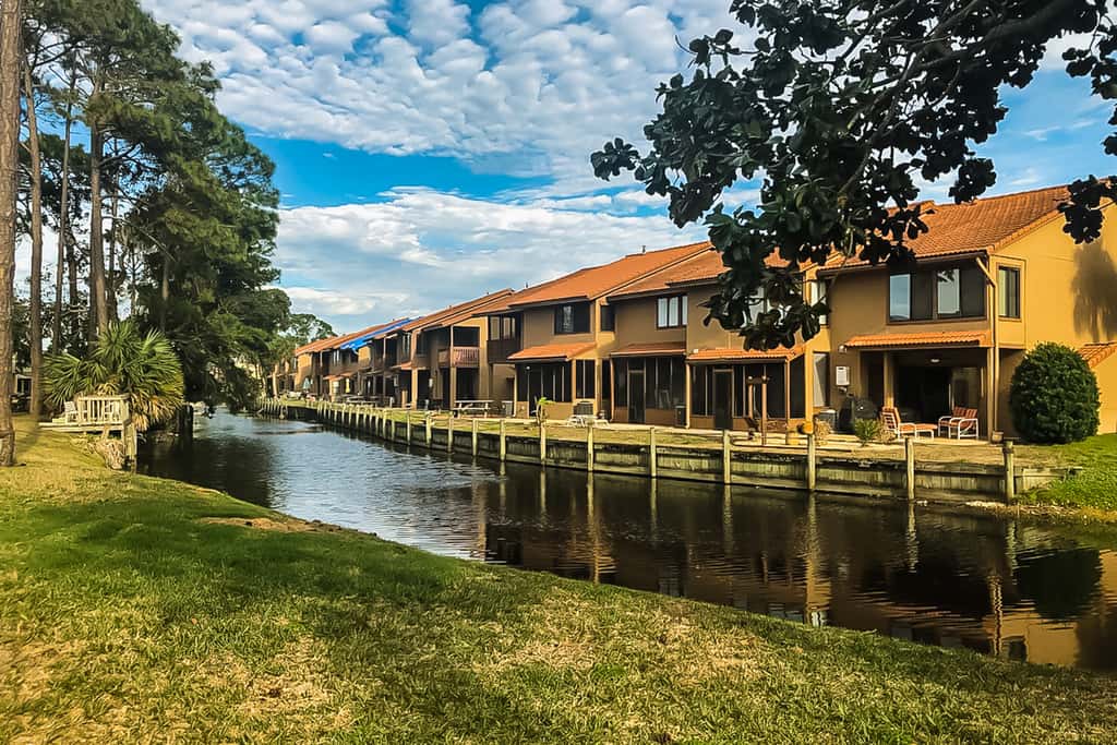 Bright Townhouse with Private Beach Access, Shared Pools, & Central AC
