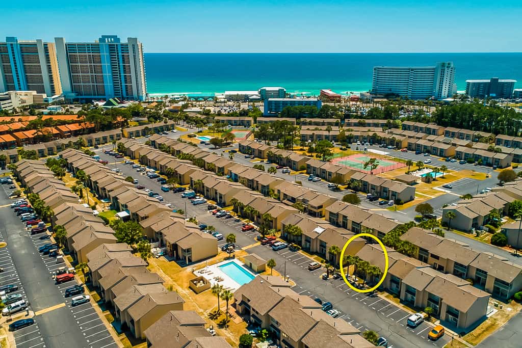 Bright Townhouse with Private Beach Access, Shared Pools, & Central AC