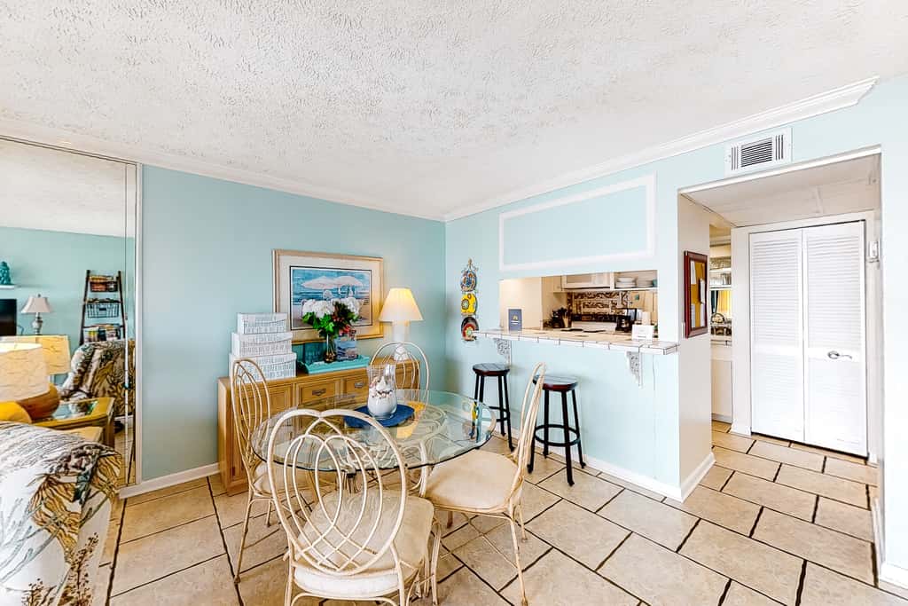 Coastal Gem w/ Beach & Pool Access, Oceanfront Views from Balcony, and Netflix