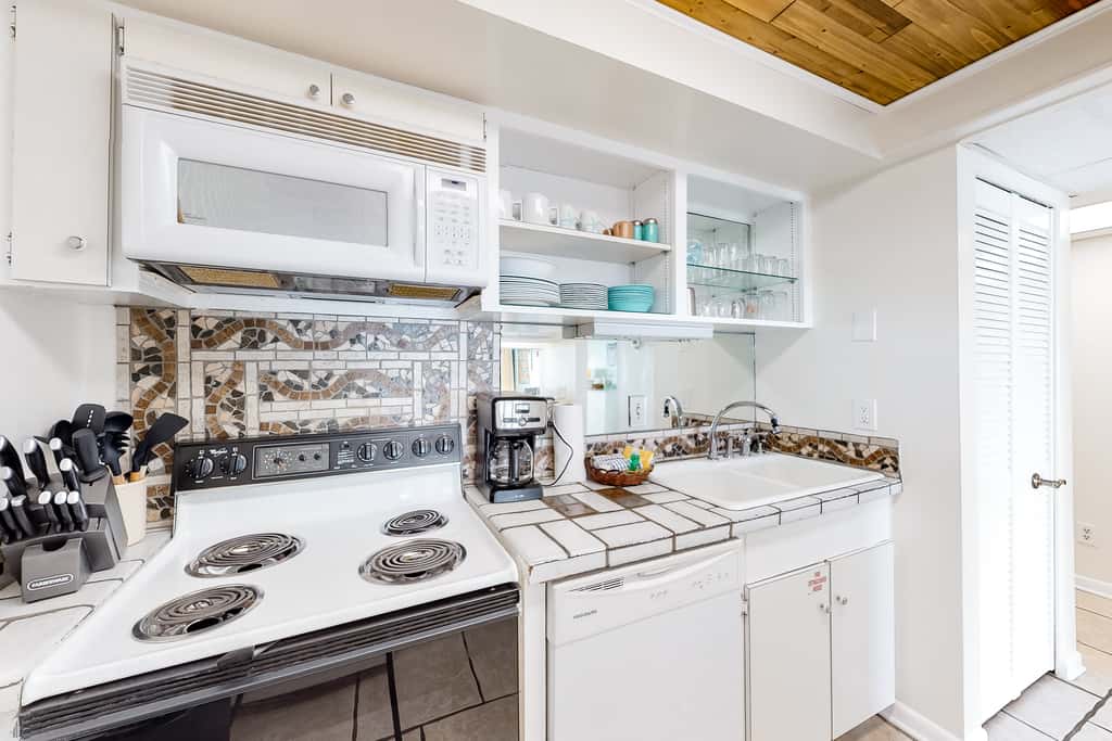 Coastal Gem w/ Beach & Pool Access, Oceanfront Views from Balcony, and Netflix