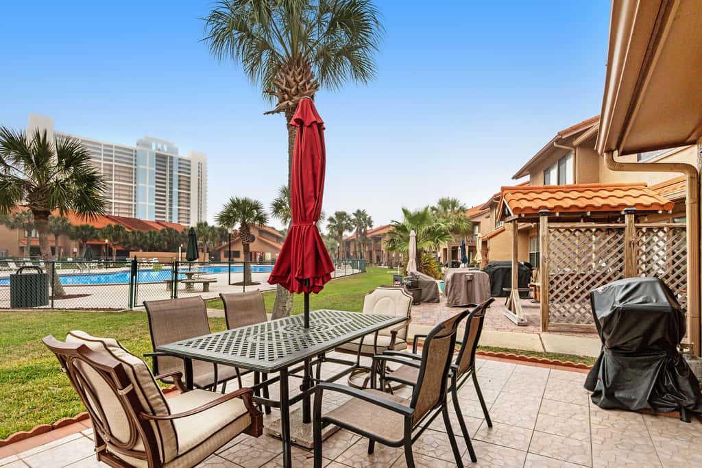 Conveniently located condo with shared pool & tennis, on-site golf - walk to beach