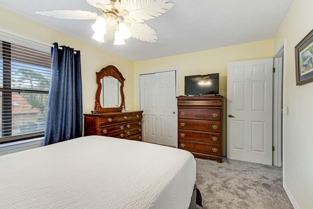 Conveniently located condo with shared pool & tennis, on-site golf - walk to beach