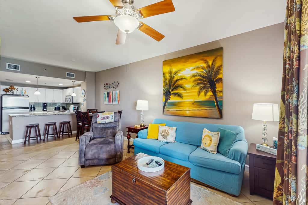 Beachfront Condo, gorgeous views, dog-friendly, shared pool and beach access