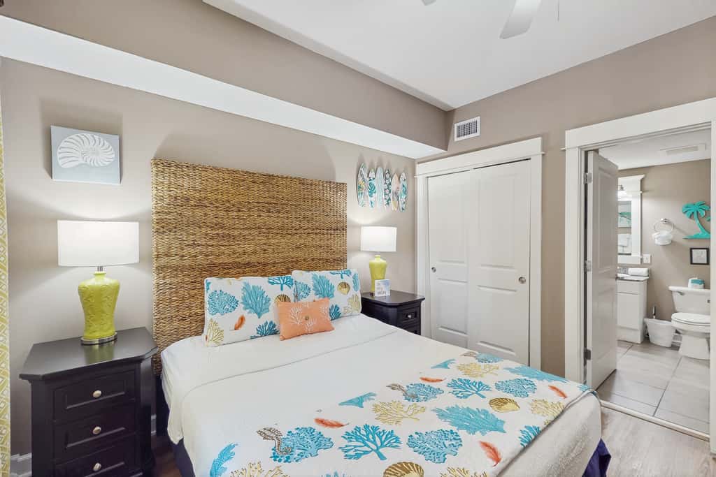 Beachfront Condo, gorgeous views, dog-friendly, shared pool and beach access