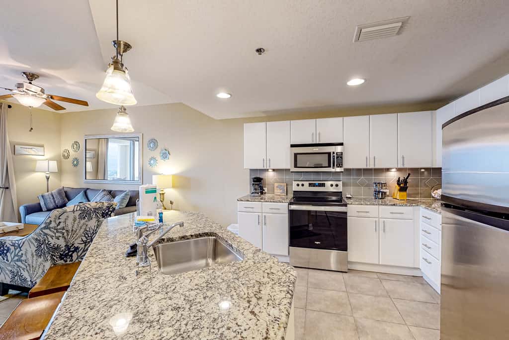 Wonderful gulf-view condo with a pool, hot tub & ocean-view balcony
