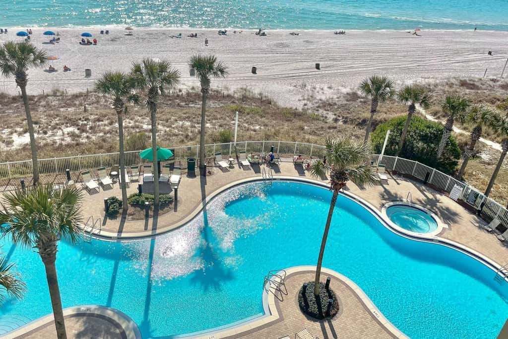 Wonderful gulf-view condo with a pool, hot tub & ocean-view balcony