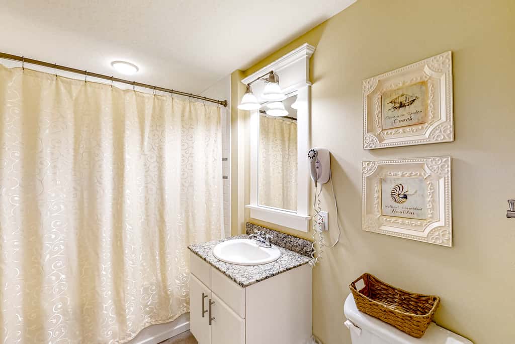 Wonderful gulf-view condo with a pool, hot tub & ocean-view balcony