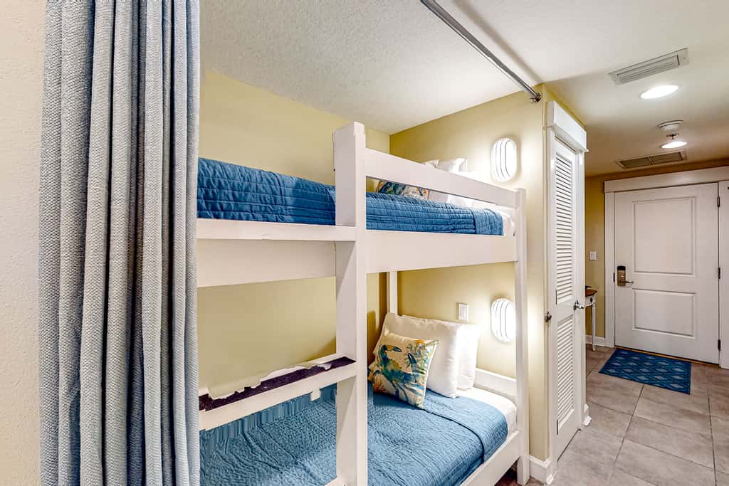 Wonderful gulf-view condo with a pool, hot tub & ocean-view balcony