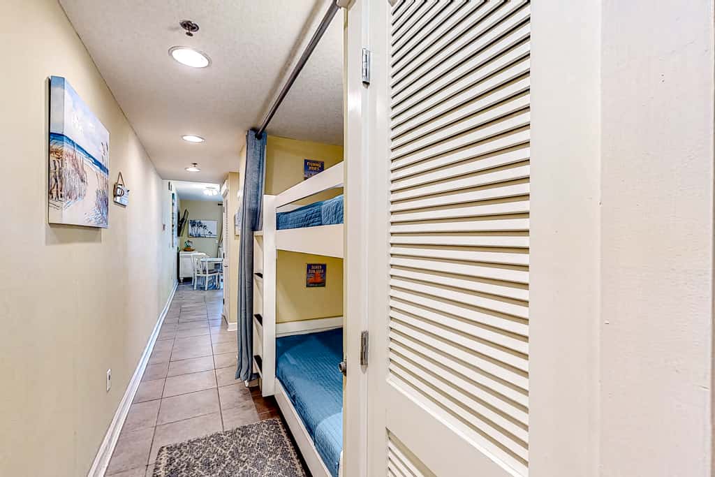 Wonderful gulf-view condo with a pool, hot tub & ocean-view balcony