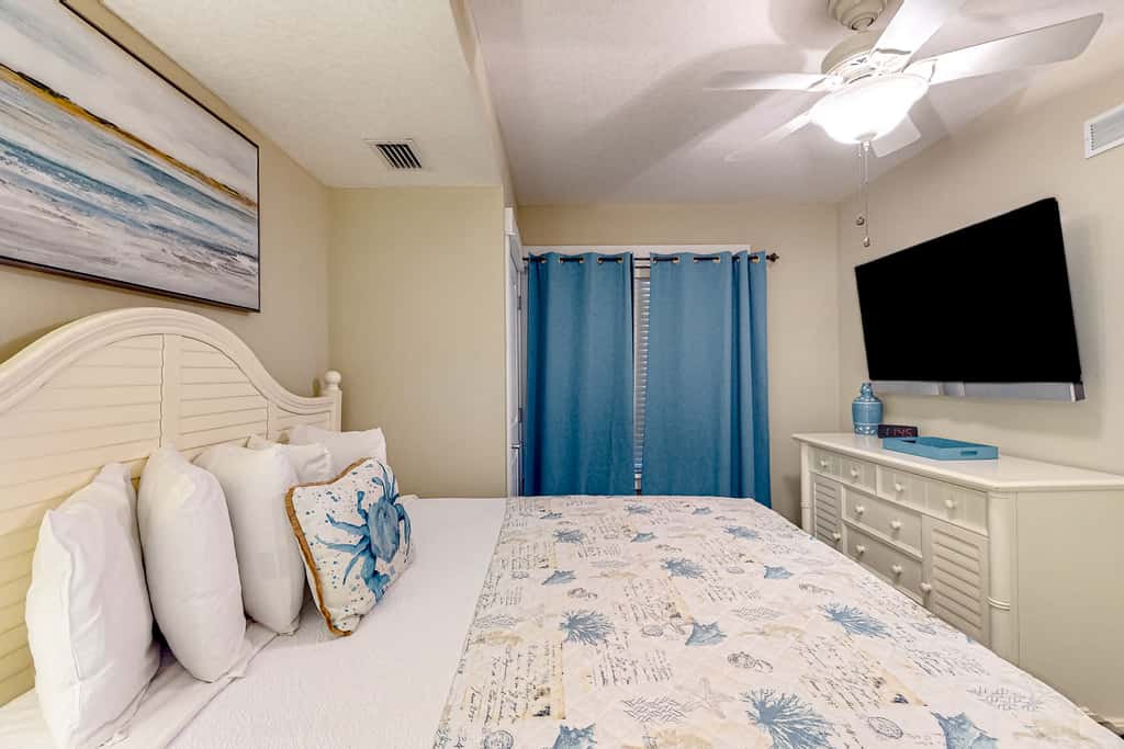 Wonderful gulf-view condo with a pool, hot tub & ocean-view balcony