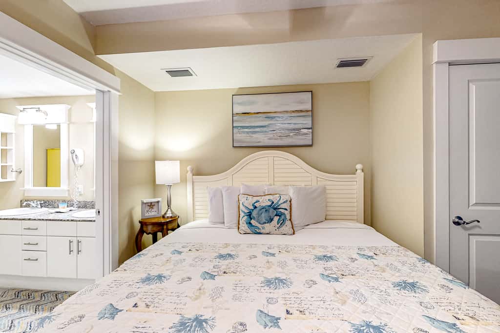 Wonderful gulf-view condo with a pool, hot tub & ocean-view balcony