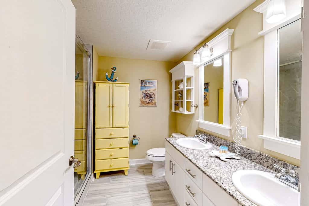 Wonderful gulf-view condo with a pool, hot tub & ocean-view balcony