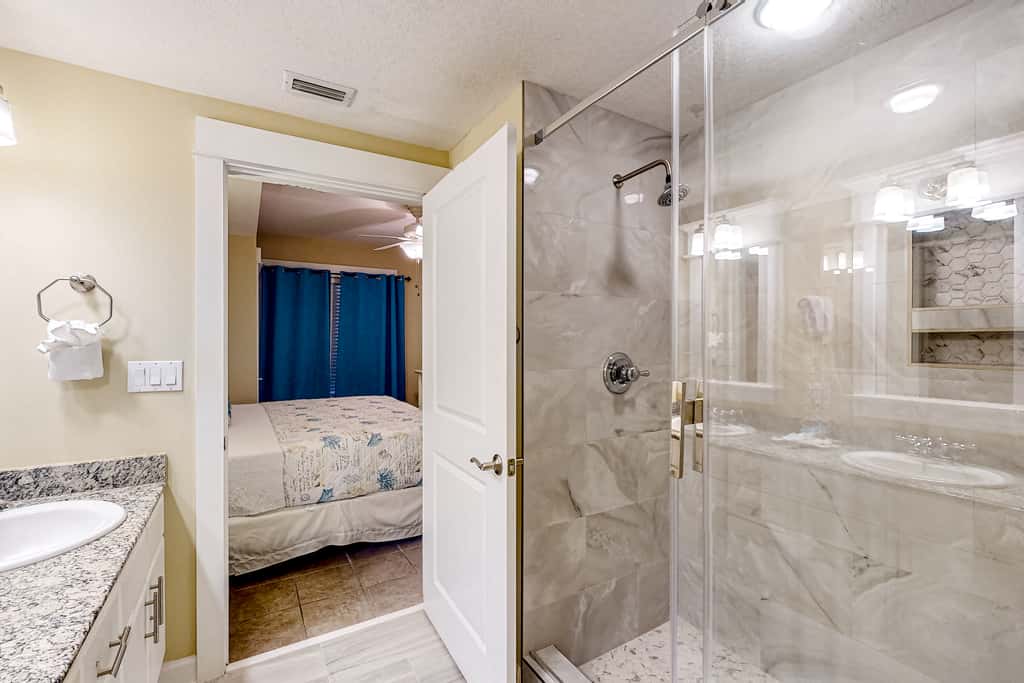 Wonderful gulf-view condo with a pool, hot tub & ocean-view balcony