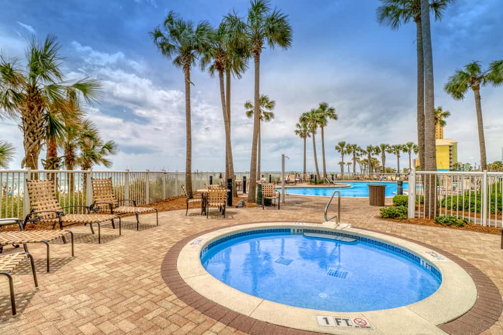 Wonderful gulf-view condo with a pool, hot tub & ocean-view balcony