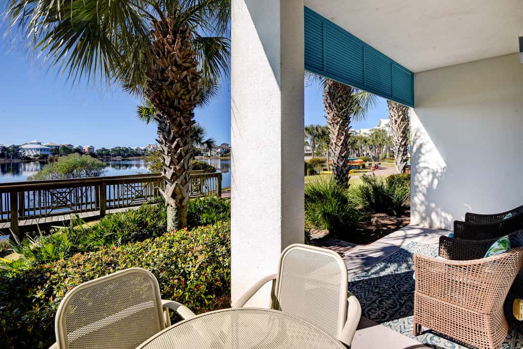 Lakefront, ground-floor condo with pools & hot tubs - walk to the beach