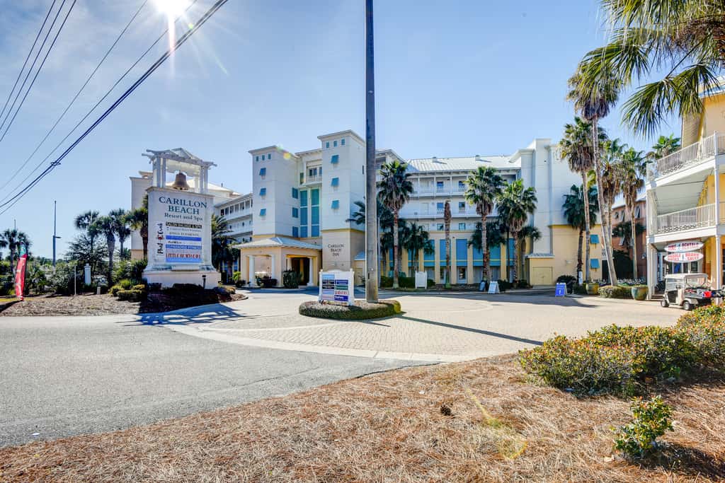 Lakefront, ground-floor condo with pools & hot tubs - walk to the beach