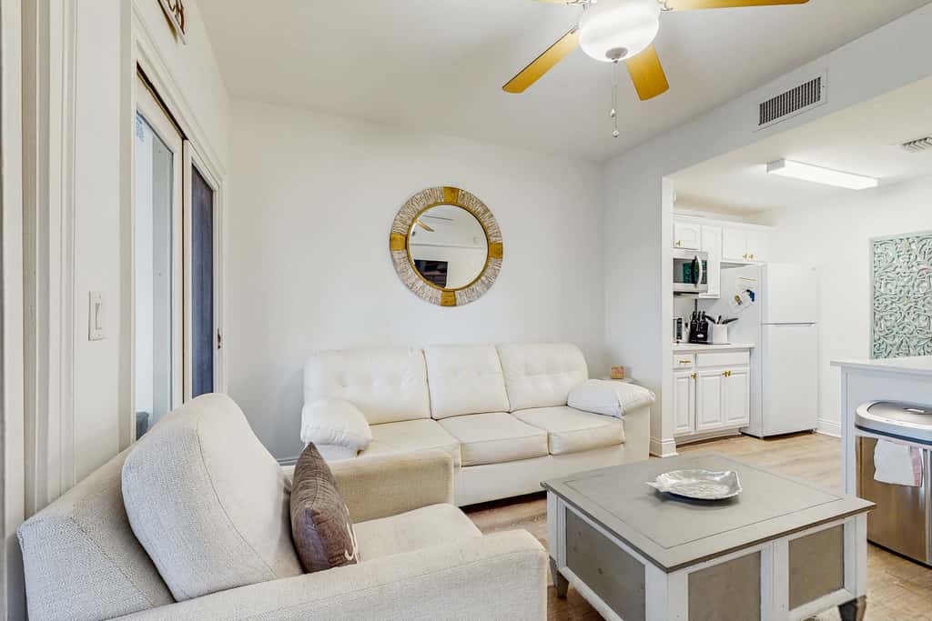 Upscale condo with pools, private beach access, hot tubs & tennis - dog-friendly