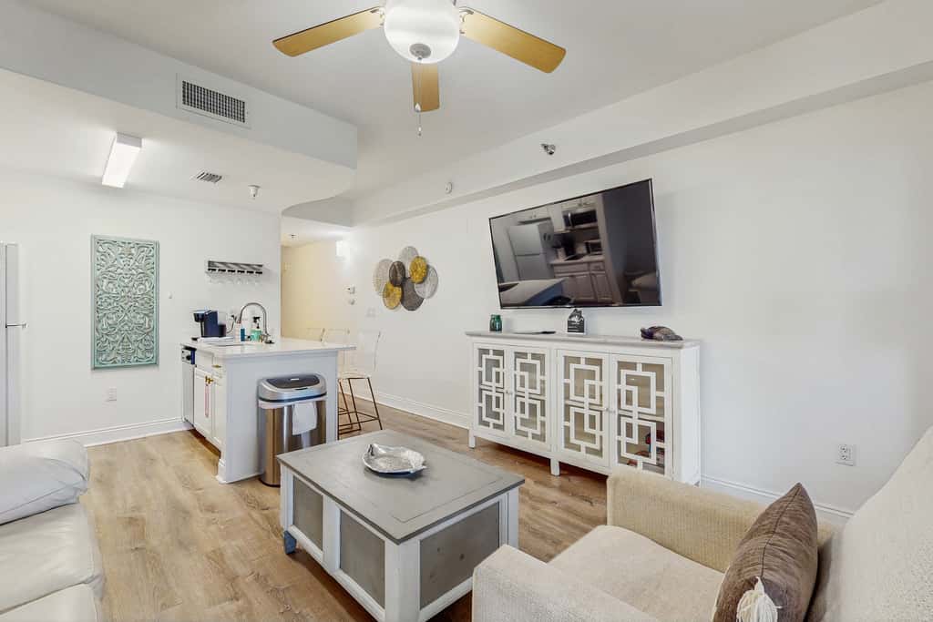 Upscale condo with pools, private beach access, hot tubs & tennis - dog-friendly