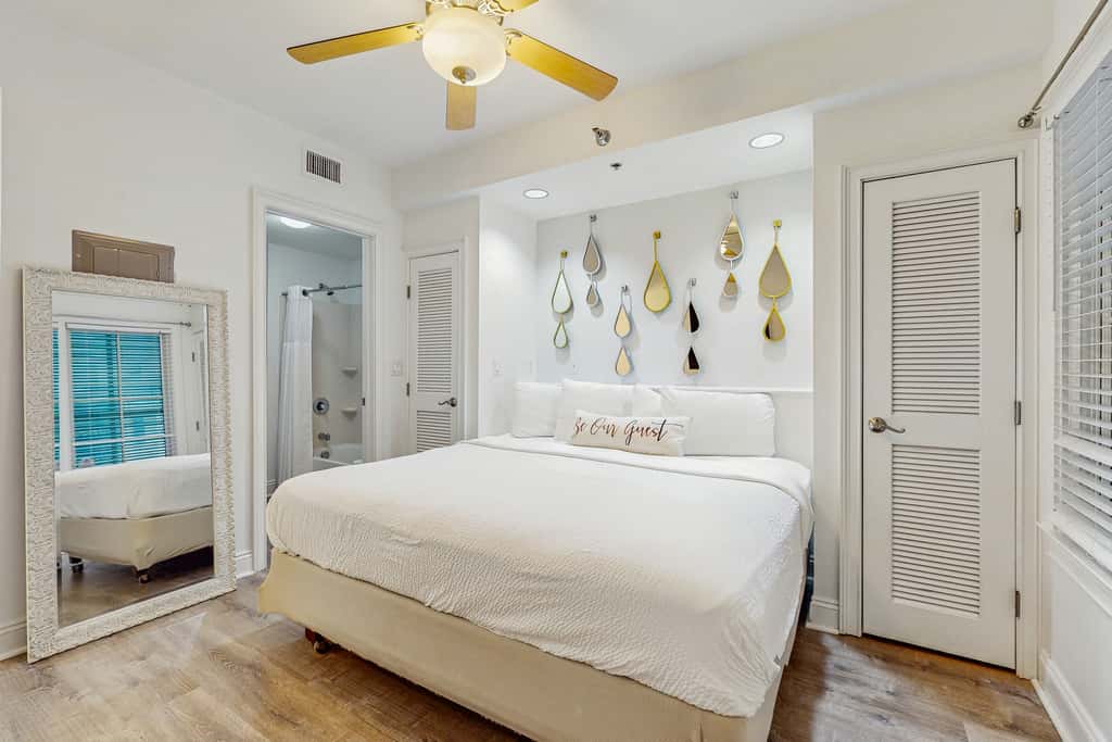Upscale condo with pools, private beach access, hot tubs & tennis - dog-friendly