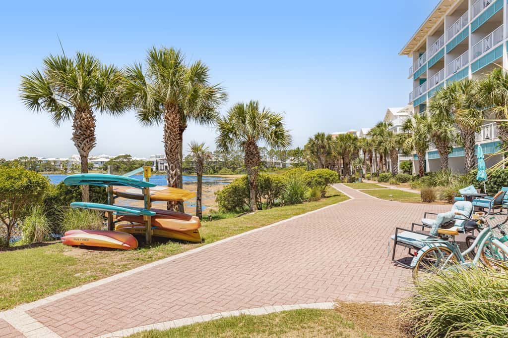 Upscale condo with pools, private beach access, hot tubs & tennis - dog-friendly