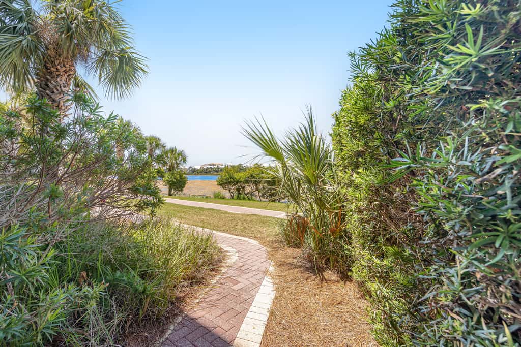 Upscale condo with pools, private beach access, hot tubs & tennis - dog-friendly