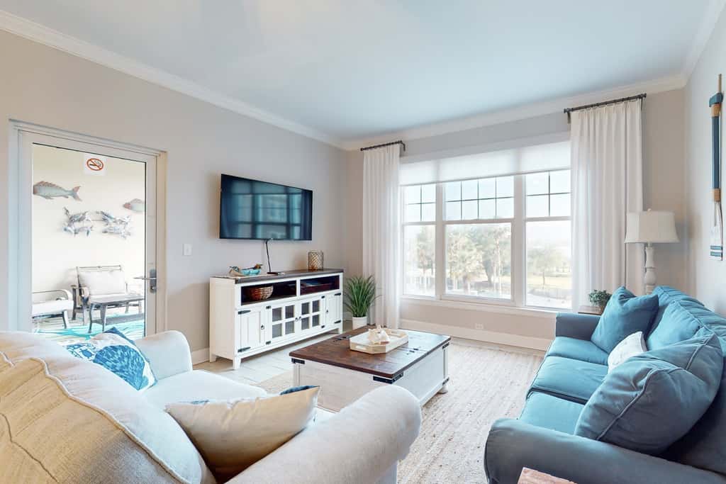 3rd-floor beach & pool-view condo with outdoor pool, hot tub, grills, balcony