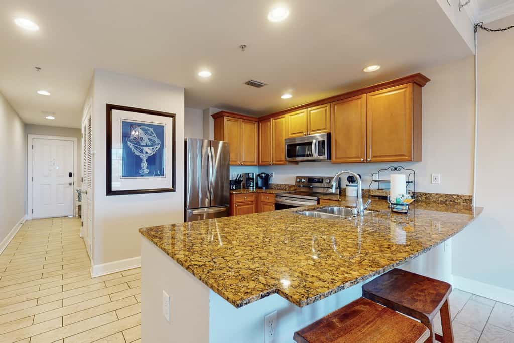 3rd-floor beach & pool-view condo with outdoor pool, hot tub, grills, balcony
