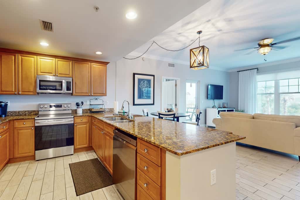 3rd-floor beach & pool-view condo with outdoor pool, hot tub, grills, balcony