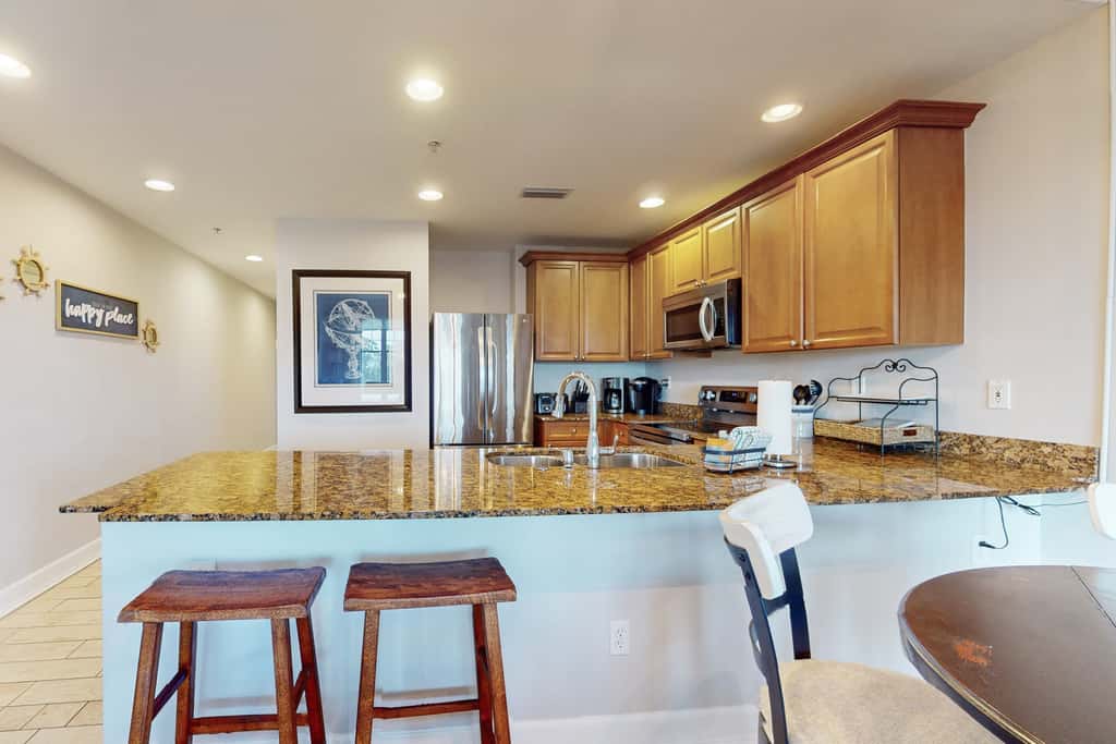 3rd-floor beach & pool-view condo with outdoor pool, hot tub, grills, balcony