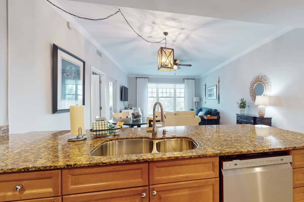3rd-floor beach & pool-view condo with outdoor pool, hot tub, grills, balcony