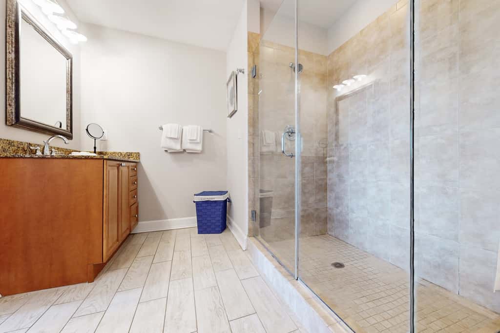 3rd-floor beach & pool-view condo with outdoor pool, hot tub, grills, balcony