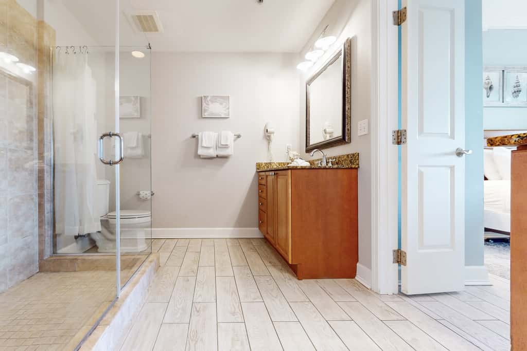 3rd-floor beach & pool-view condo with outdoor pool, hot tub, grills, balcony